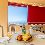 Large Terrace Jardin 아파트 *